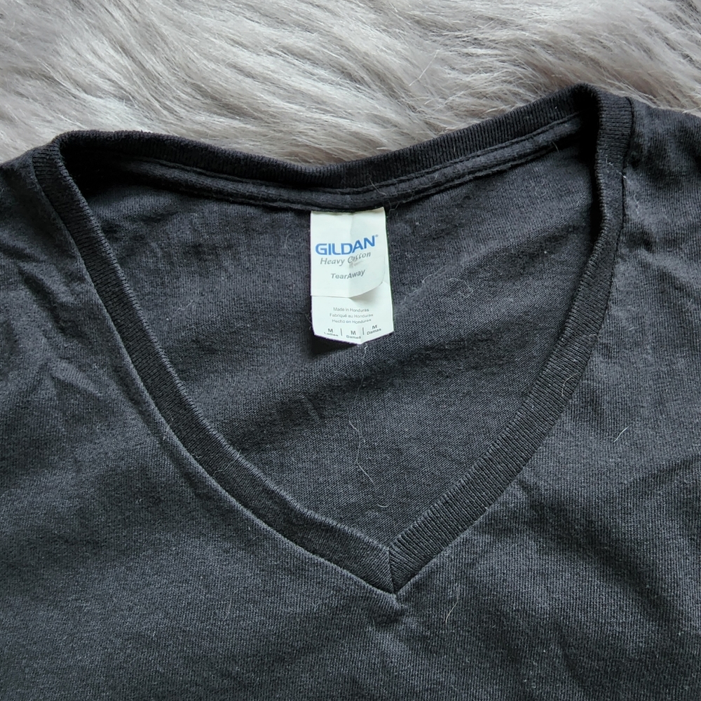 Gildan Leave me alone I'm only talking to my cat today graphic v-neck t-… - Picture 3 of 5